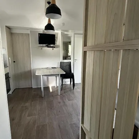 Mobilhome Trigano Au Les Charmettes Emplacement Calme Kamp alanı